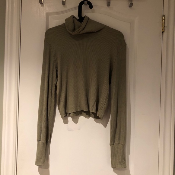 Wilfred Tops - Aritzia cropped turtleneck